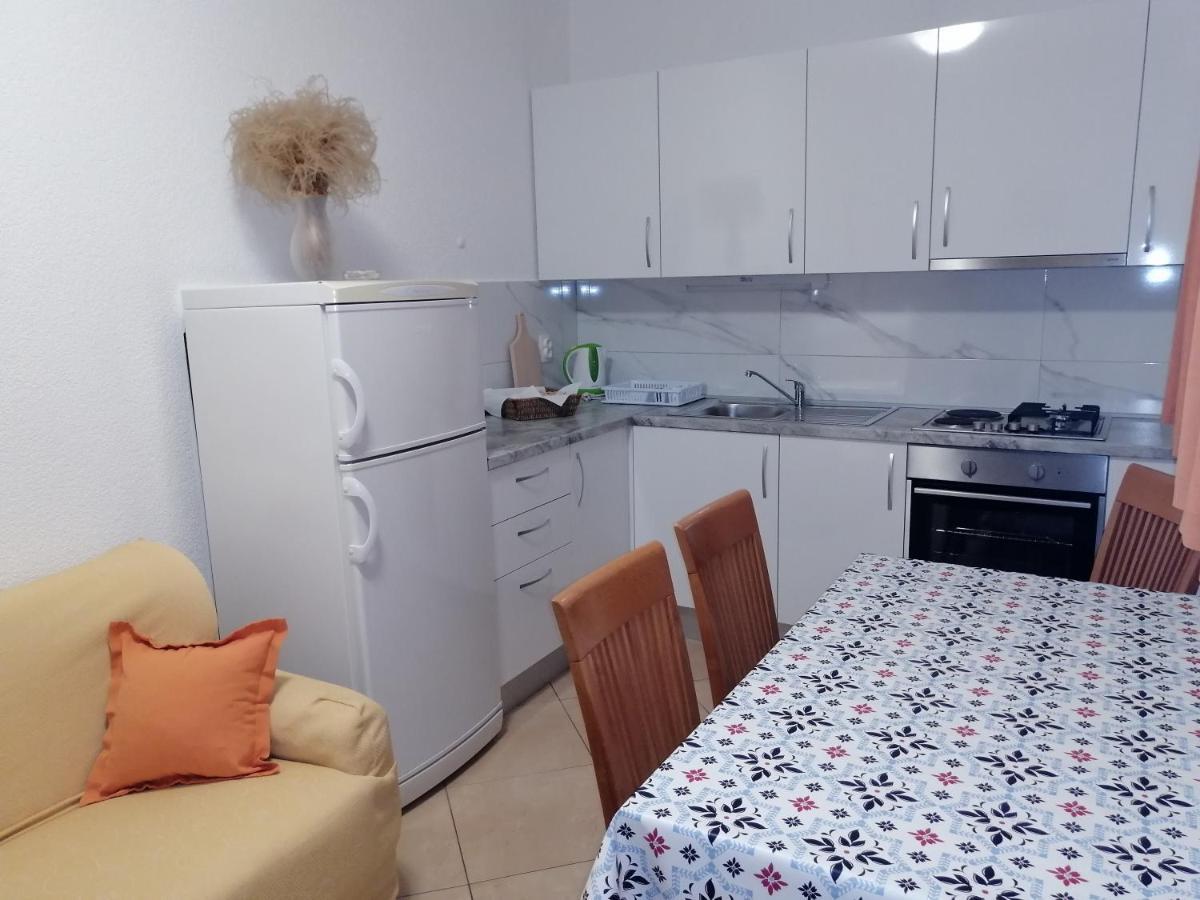 Apartmani Stipan Brela Eksteriør bilde