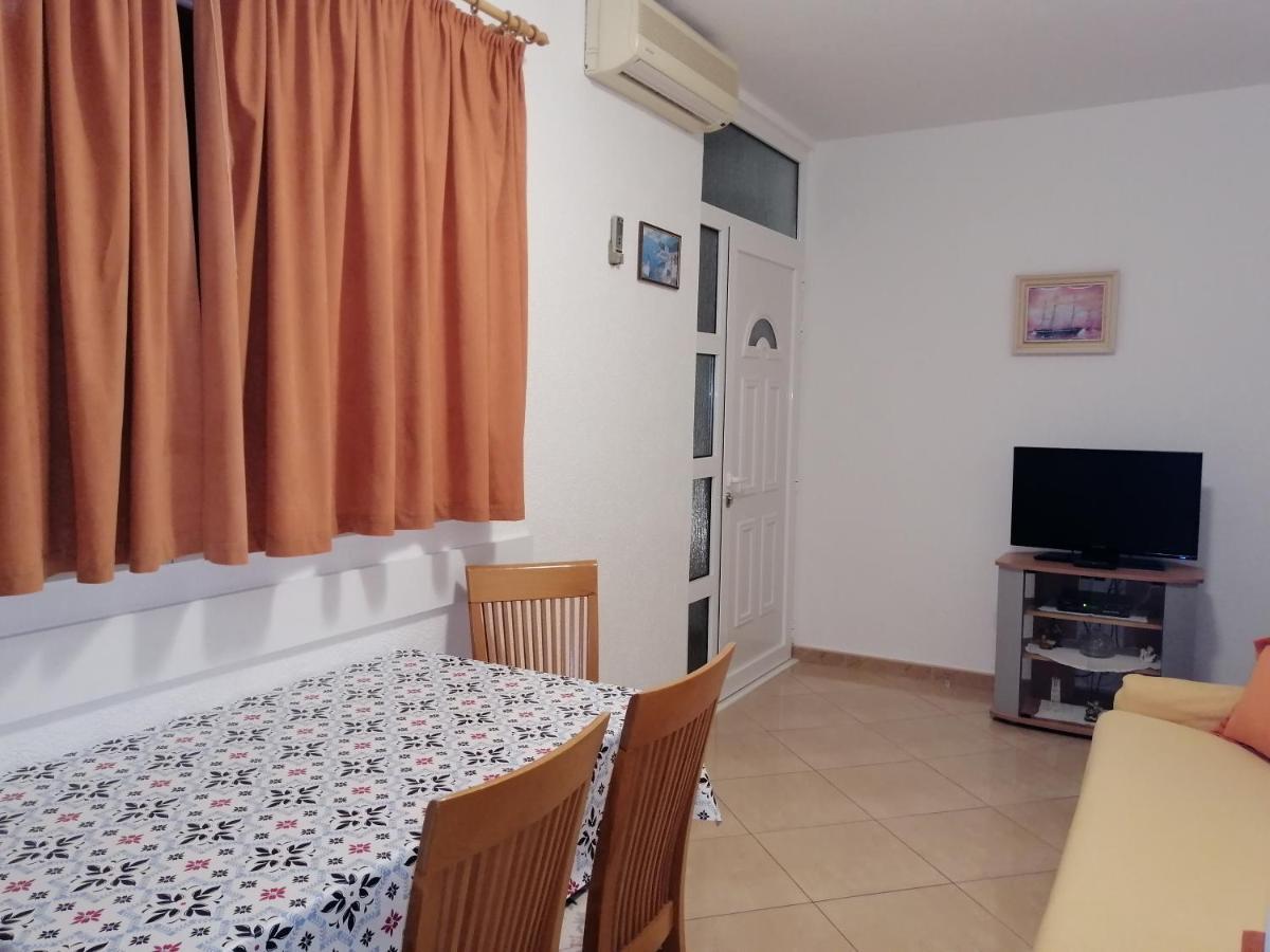 Apartmani Stipan Brela Eksteriør bilde