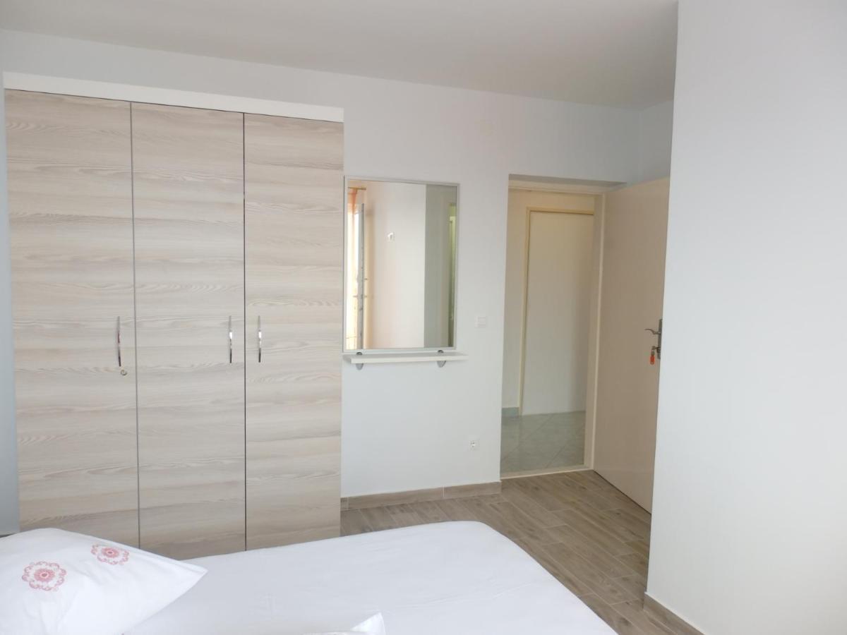 Apartmani Stipan Brela Eksteriør bilde