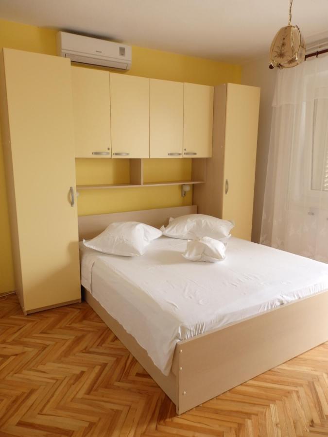 Apartmani Stipan Brela Eksteriør bilde