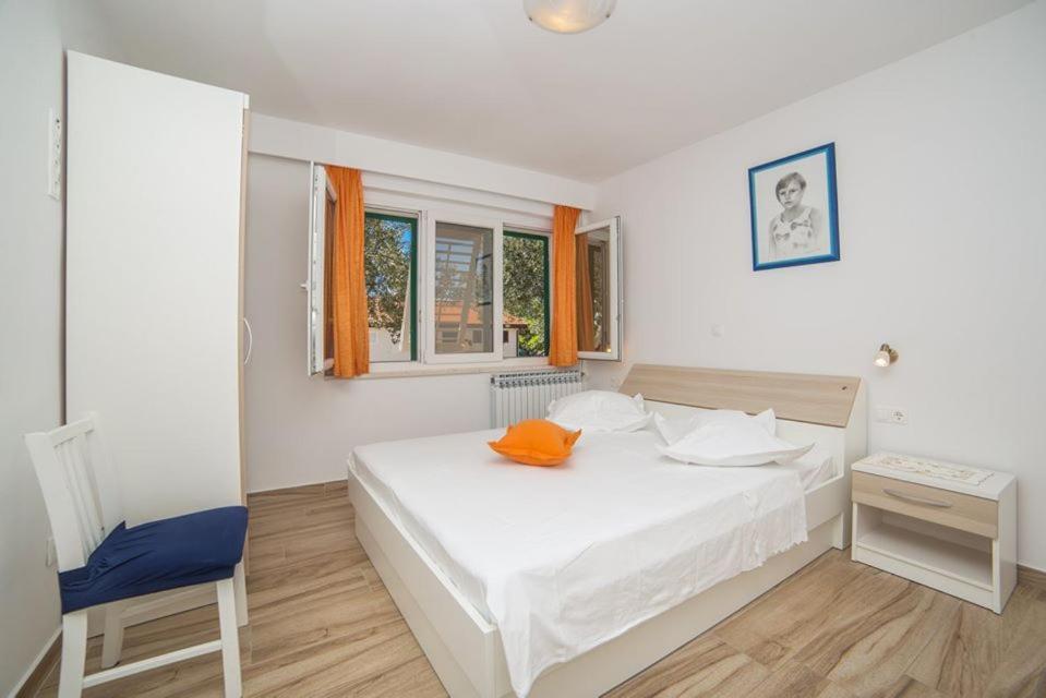 Apartmani Stipan Brela Eksteriør bilde