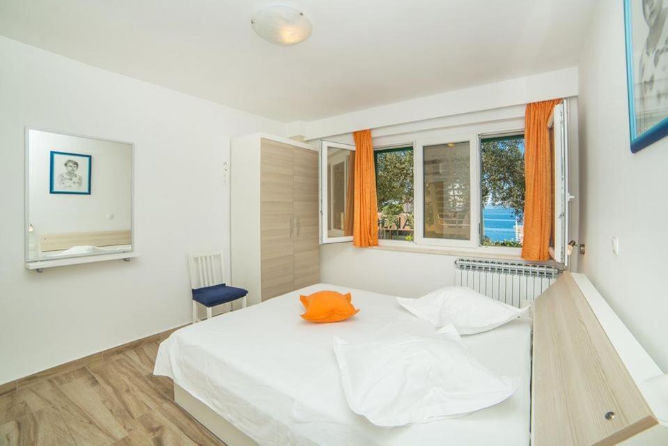 Apartmani Stipan Brela Eksteriør bilde