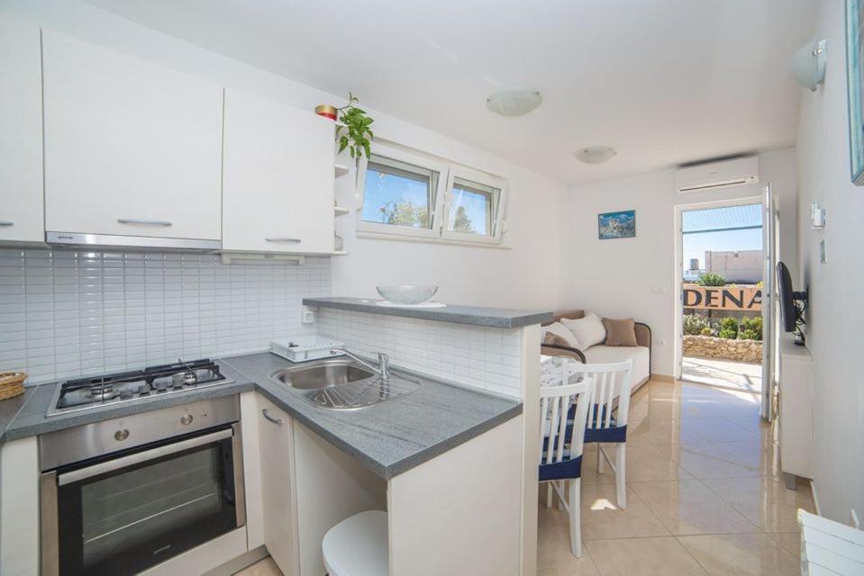 Apartmani Stipan Brela Eksteriør bilde