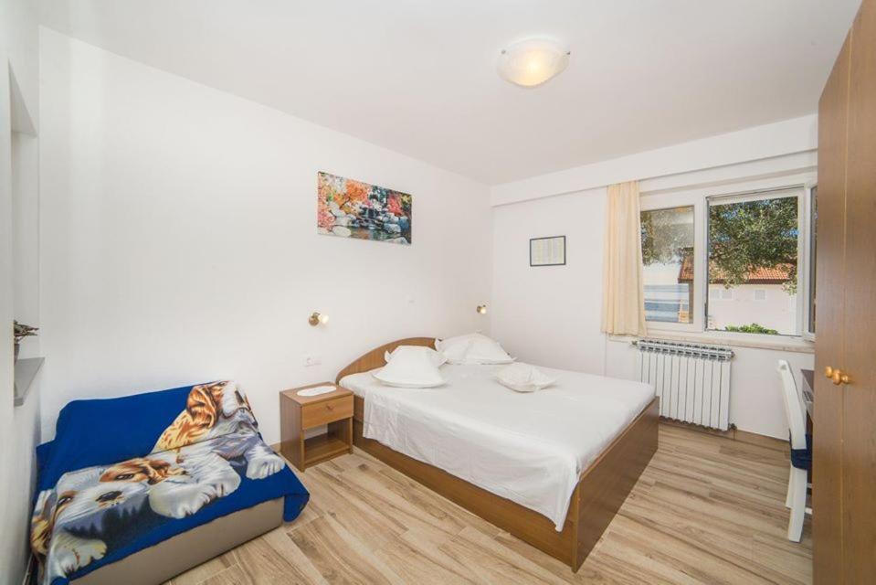 Apartmani Stipan Brela Eksteriør bilde