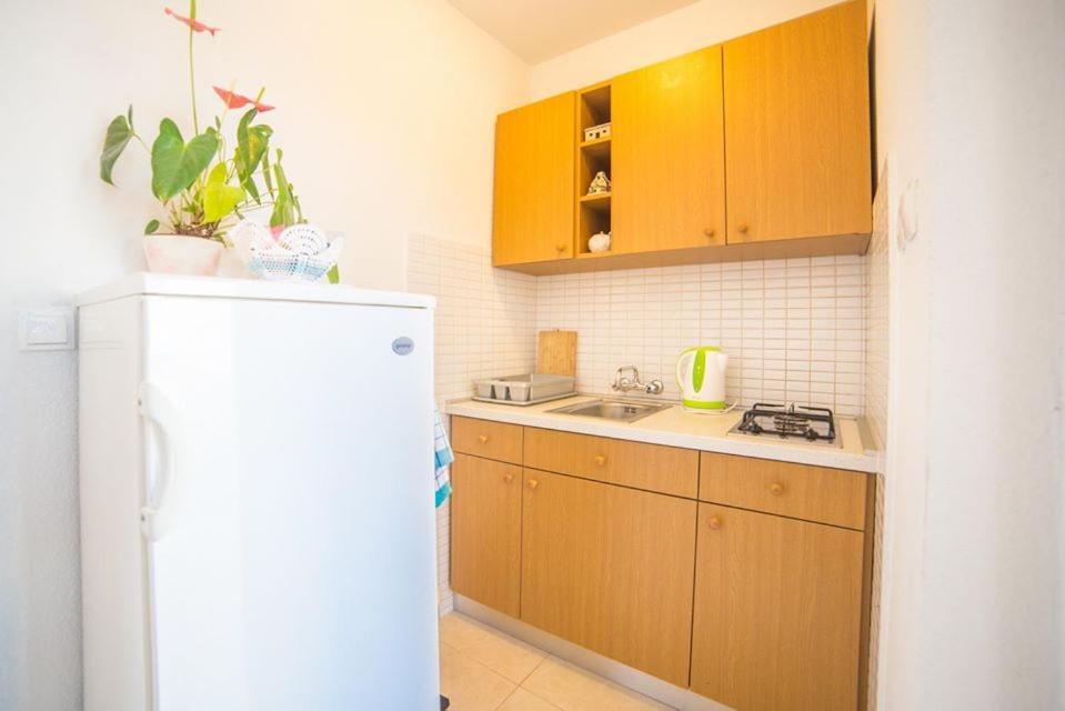 Apartmani Stipan Brela Eksteriør bilde