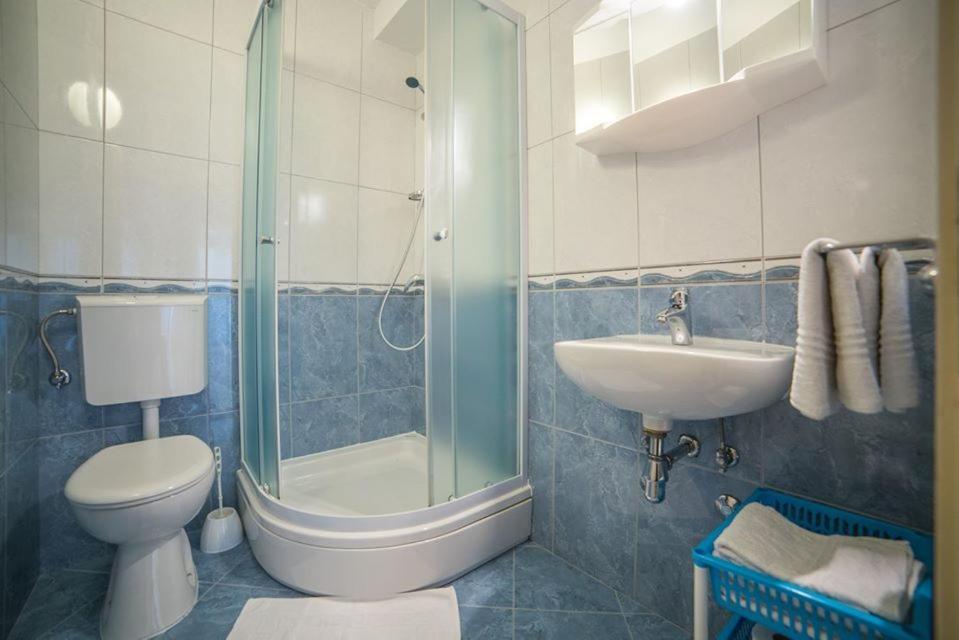 Apartmani Stipan Brela Eksteriør bilde